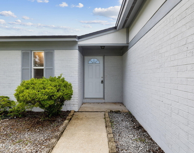 7600 Pheasant Run Drive - Photo Thumbnail 5