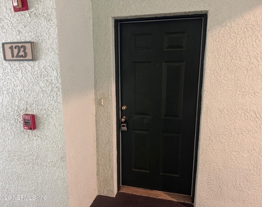785 Oakleaf Plantation Parkway - Photo Thumbnail 4