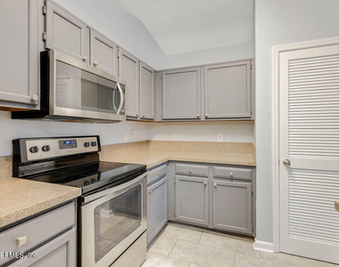 3811 Autumn Leaf Court - Photo Thumbnail 7