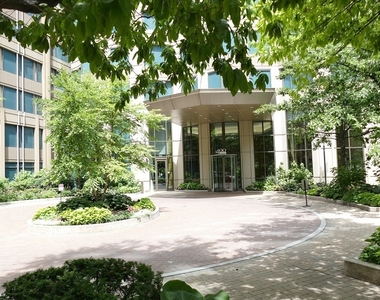 400 N Lasalle Drive - Photo Thumbnail 2
