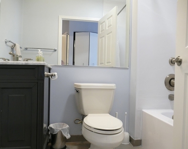 400 N Lasalle Drive - Photo Thumbnail 15