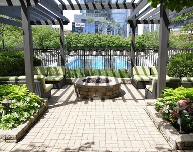 400 N Lasalle Drive - Photo Thumbnail 27
