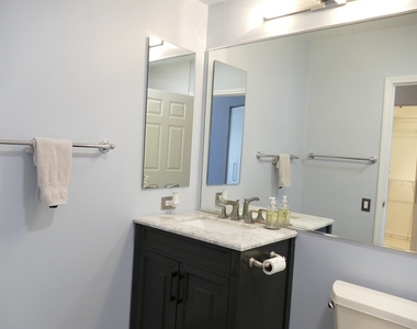 400 N Lasalle Drive - Photo Thumbnail 16