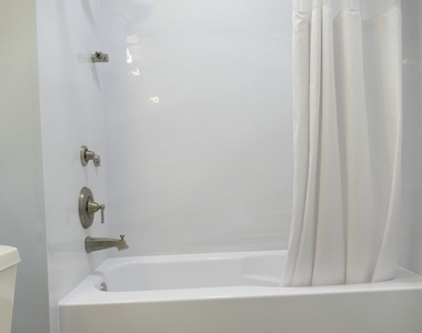 400 N Lasalle Drive - Photo Thumbnail 17