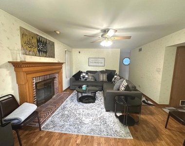 7005 Manchester Drive - Photo Thumbnail 4