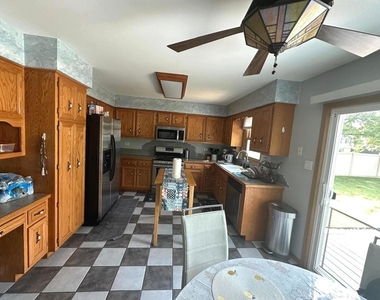 7005 Manchester Drive - Photo Thumbnail 6