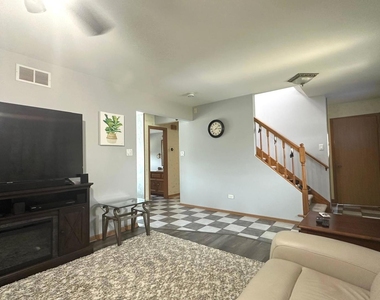 7005 Manchester Drive - Photo Thumbnail 3