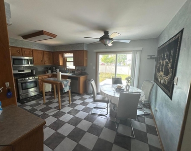 7005 Manchester Drive - Photo Thumbnail 5