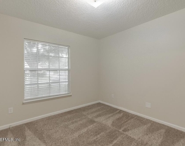 684 Sid Drive - Photo Thumbnail 8