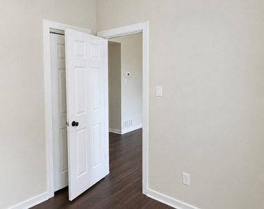 1141 S Saint Louis Avenue - Photo Thumbnail 14