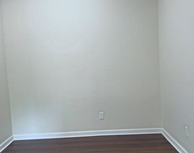 1141 S Saint Louis Avenue - Photo Thumbnail 6
