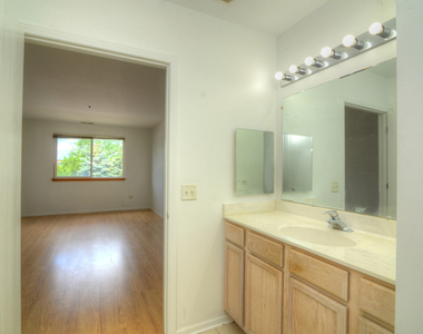 881 N Swift Road - Photo Thumbnail 7