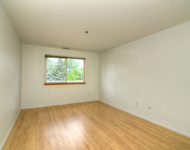 881 N Swift Road - Photo Thumbnail 4