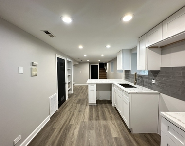 2617 W Rascher Avenue - Photo Thumbnail 4