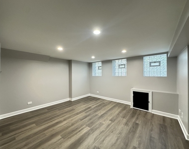 2617 W Rascher Avenue - Photo Thumbnail 12