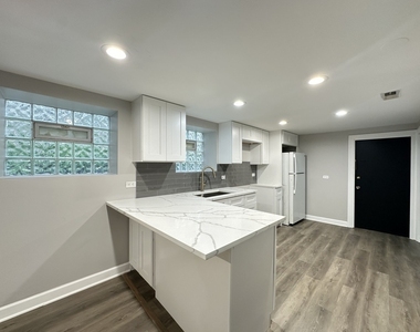 2617 W Rascher Avenue - Photo Thumbnail 1