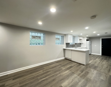 2617 W Rascher Avenue - Photo Thumbnail 8