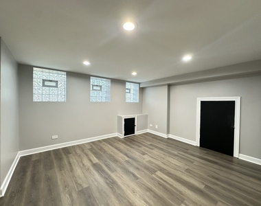 2617 W Rascher Avenue - Photo Thumbnail 14