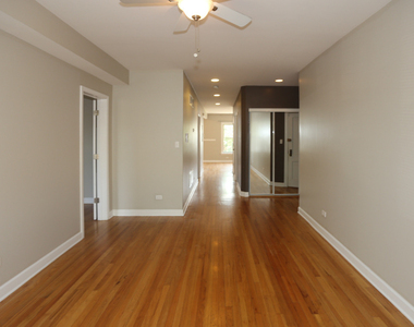 5208 N Sawyer Avenue - Photo Thumbnail 10
