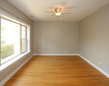 5208 N Sawyer Avenue - Photo Thumbnail 5