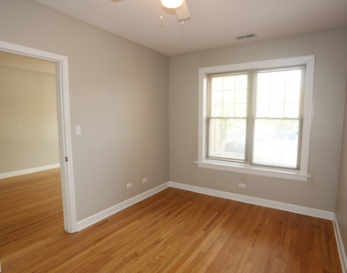 5208 N Sawyer Avenue - Photo Thumbnail 13