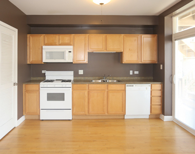 5208 N Sawyer Avenue - Photo Thumbnail 2