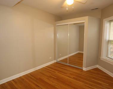 5208 N Sawyer Avenue - Photo Thumbnail 16