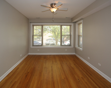 5208 N Sawyer Avenue - Photo Thumbnail 9