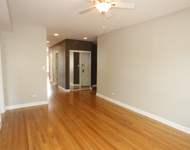5208 N Sawyer Avenue - Photo Thumbnail 11