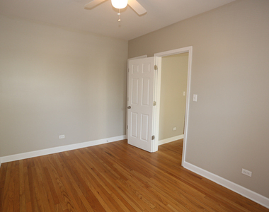 5208 N Sawyer Avenue - Photo Thumbnail 12
