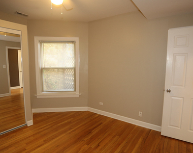 5208 N Sawyer Avenue - Photo Thumbnail 14