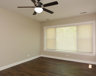 5208 N Sawyer Avenue - Photo Thumbnail 14