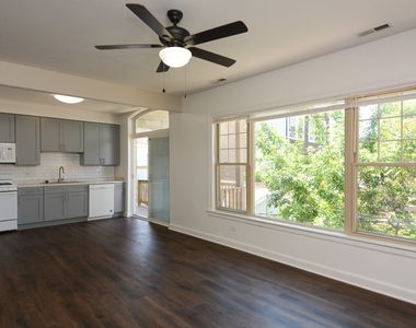 5208 N Sawyer Avenue - Photo Thumbnail 8