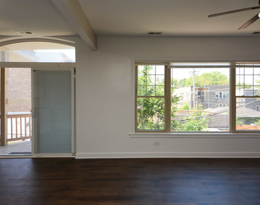 5208 N Sawyer Avenue - Photo Thumbnail 9