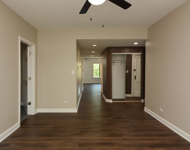 5208 N Sawyer Avenue - Photo Thumbnail 13