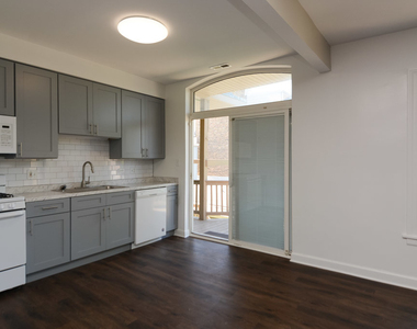 5208 N Sawyer Avenue - Photo Thumbnail 3