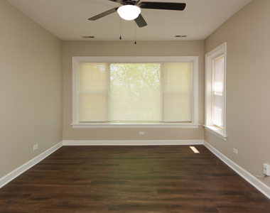 5208 N Sawyer Avenue - Photo Thumbnail 10