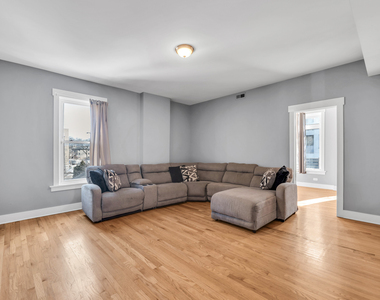 3208 W Wabansia Avenue - Photo Thumbnail 8