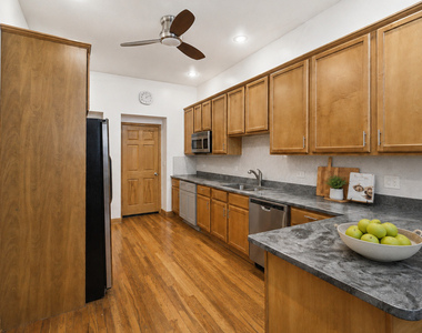 2452 W Arthington Street - Photo Thumbnail 3
