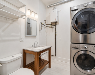 2452 W Arthington Street - Photo Thumbnail 7