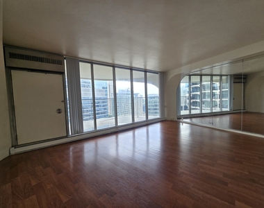 300 N State Street - Photo Thumbnail 4