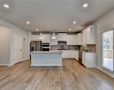3828 Amicus Drive - Photo Thumbnail 13