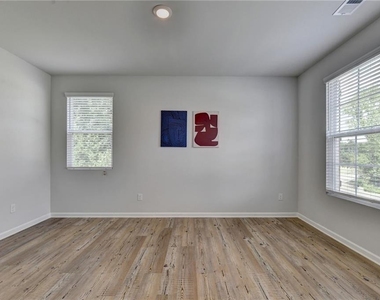 3828 Amicus Drive - Photo Thumbnail 2