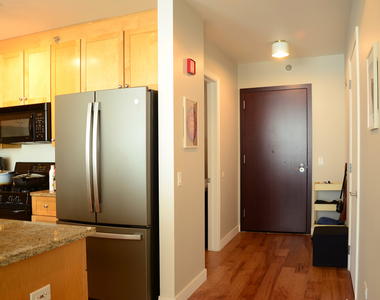 33 W Ontario Street - Photo Thumbnail 4