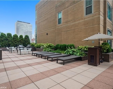 33 W Ontario Street - Photo Thumbnail 20