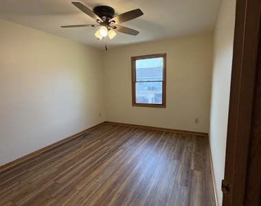 655 Hill Street - Photo Thumbnail 16