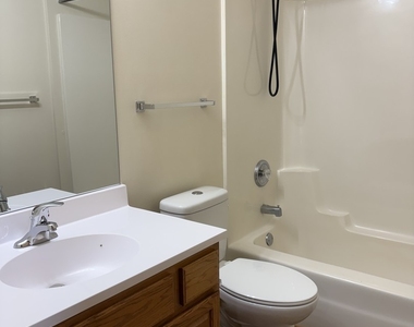 655 Hill Street - Photo Thumbnail 14