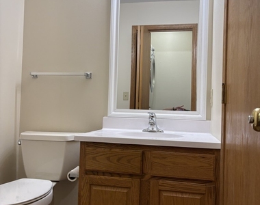 655 Hill Street - Photo Thumbnail 8