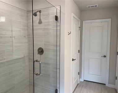 3706 Davis Circle - Photo Thumbnail 8