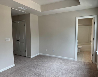 3706 Davis Circle - Photo Thumbnail 3